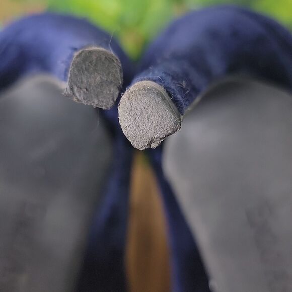 Enzo Angiolini. Navy Velvet Lace-Up Heels. Size 7.5 - Picture 9 of 12